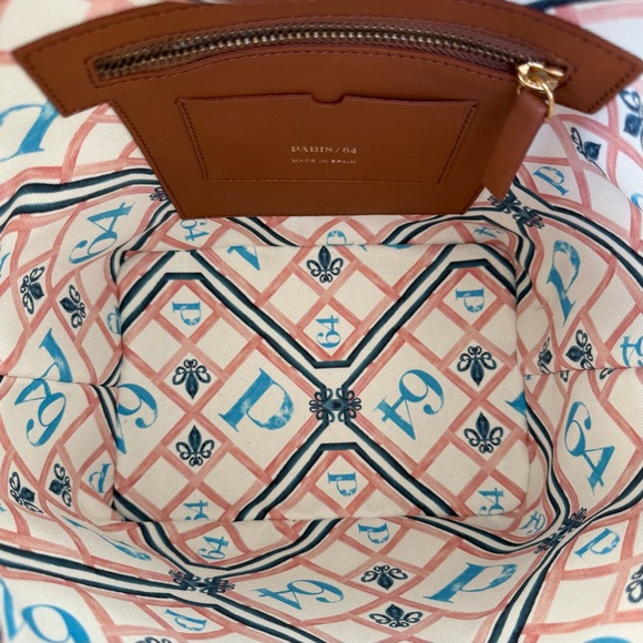 Paris 64 Brand New Leather Bucket Bag in Caramel. handcrafted in Spain. - Picture 13 of 16